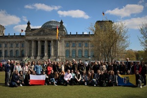 Berlin - wspólne zdjęcie pod Reichstagiem.