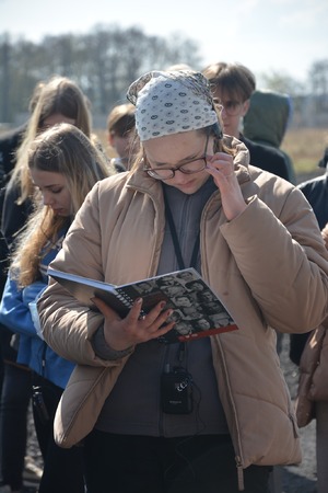 Słuchamy i czytamy - zwiedzanie obozu (Miejsce Pamięci i Przestrogi Ravensbrück).