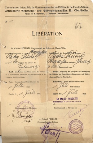 Dokument wystawiony w lipcu 1922 r. przez Międzysojuszniczą Komisję Rządzącą i Plebiscytową na Górnym Śląsku dla policjanta zwalniającego się ze służby (IPN Ka 563/21).