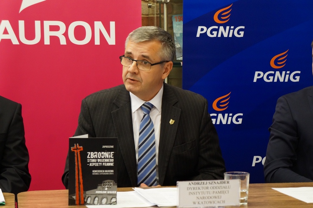 Podczas konferencji dyrektor OIPN Katowice dr Andrzej Sznajder mówił o wydarzeniach przygotowanych w przez Instytut, w związku z 35. rocznicą wprowadzenia stanu wojennego.