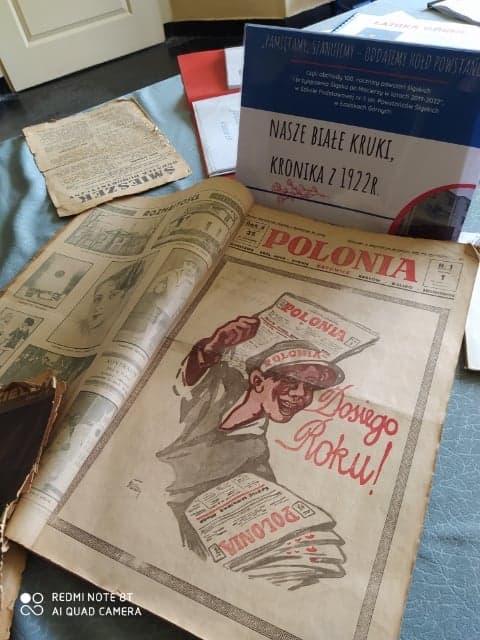 Podsumowanie projektu edukacyjnego „Pamiętamy, szanujemy – oddajemy hołd powstańcom” w Łaziskach Górnych