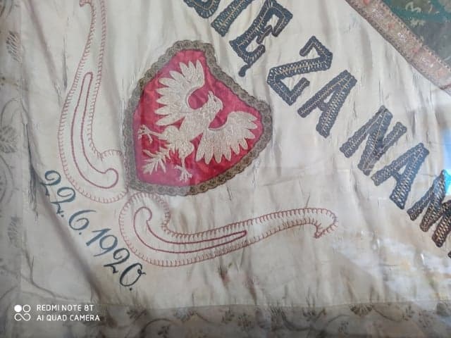 Podsumowanie projektu edukacyjnego „Pamiętamy, szanujemy – oddajemy hołd powstańcom” w Łaziskach Górnych