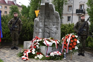 25 maja 2021 r.  w Chorzowie odbyła się uroczystość odsłonięcia rzeźby „Dłoń”, która upamiętnia miejsce, w którym funkcjonował w latach 1944 - 1945 obóz „Bismarckhütte” jako filia niemieckiego obozu koncentracyjnego i zagłady KL Auschwitz. fot. arch.