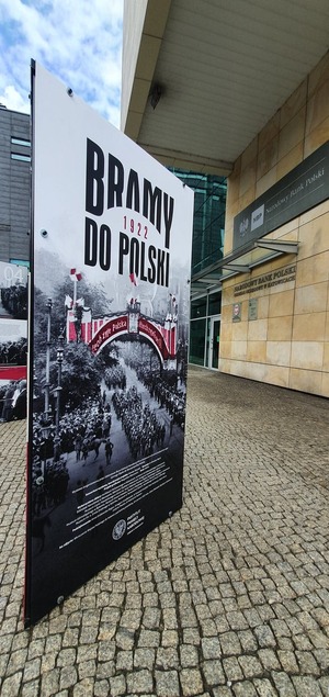Prezentacja wystawy plenerowej „Bramy do Polski 1922” w Katowicach. Fot. Krzysztof Liszka/IPN