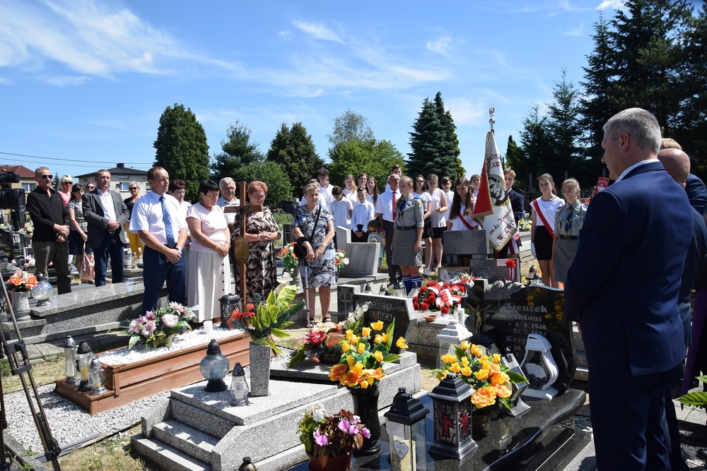 Uroczystość oznaczenia grobu powstańca śląskiego śp. ppor. Hermana Masarczyka znakiem pamięci „Tobie Polsko” w Zwonowicach. Fot. Danuta Mikoda/IPN