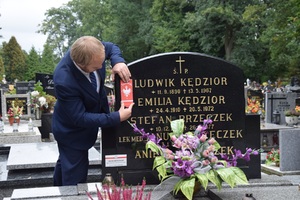 Uroczystość oznaczenia grobów powstańców śląskich Jana Poloczka oraz Ludwika Kędziora znakiem pamięci „Tobie Polsko”. Fot. D. Mikoda/IPN