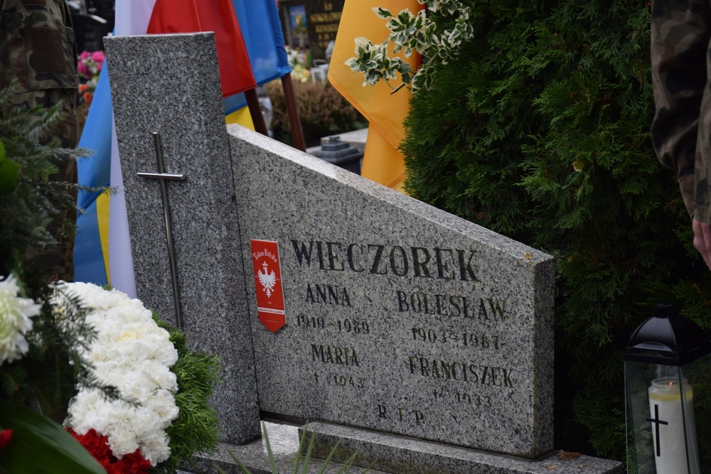 Uroczystość oznaczenia grobu powstańca śląskiego śp. Bolesław Wieczorka znakiem pamięci „Tobie Polsko”. Fot. Danuta Mikoda/IPN