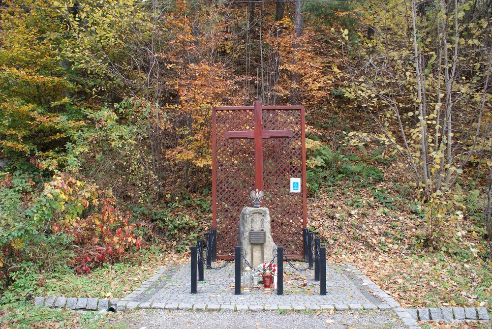 XIV edycja akcji medialno-edukacyjnej „Zapal znicz pamięci” - upamiętnienie Zbrodni w Lipowej. Fot. Marek Łukasik/IPN