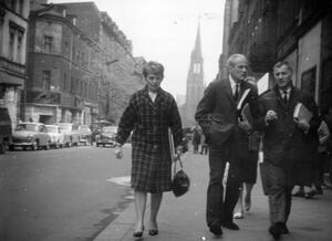 Katowice, ul. Mariacka, 1965 r. W tle kościół Niepokalanego Poczęcia NMP, fot. arch. IPN Ka 031/56