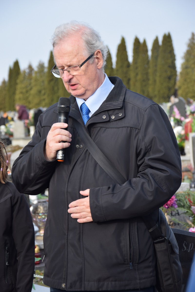 Oznaczenia znakiem pamięci „Tobie Polsko” grobów powstańców śląskich w Knurowie.