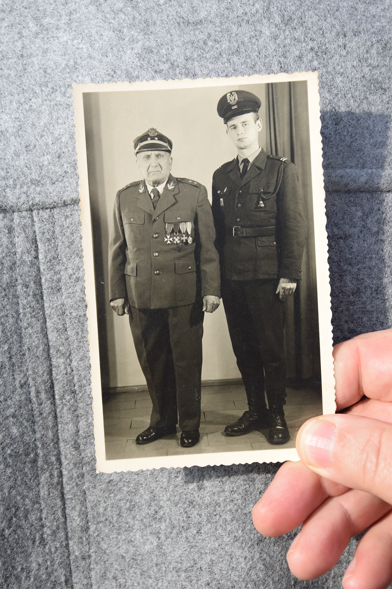 Oznaczenia znakiem pamięci „Tobie Polsko” grobów powstańców śląskich w Knurowie.