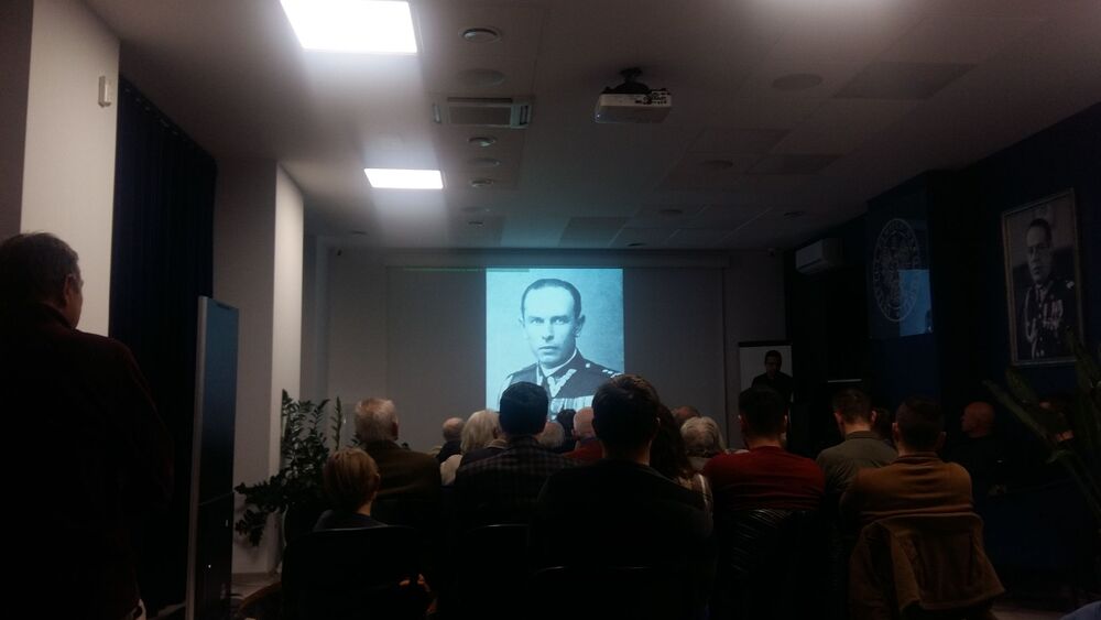 Wykład „O pamięć i tożsamość. Tajemnice żołnierskich mogił z 1939 roku w Częstochowie, Złotym Potoku i innych wybranych miejscach regionu częstochowskiego”. Fot. Magdalena Barczyk-Kurus i Małgorzata Kaczyńska