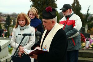 Uroczystość oznaczenia znakiem pamięci „Tobie Polsko” 11 grobów powstańców śląskich w Czeladzi.