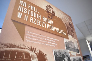 Wystawa „Na fali… Historia radia w II Rzeczypospolitej”.