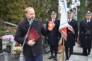 Uroczystość oznaczenia grobu powstańca śląskiego Leona Kalkowskiego znakiem pamięci „Tobie Polsko”.