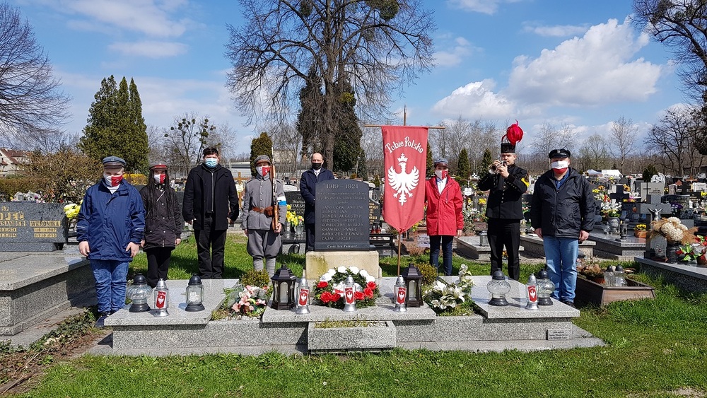 100. rocznica III powstania śląskiego. Akcja edukacyjna – zapalanie zniczy i warty honorowe przy grobach powstańców śląskich. Gliwice-Szobiszowice, 2021 r.  Fot. Joanna Kamińska