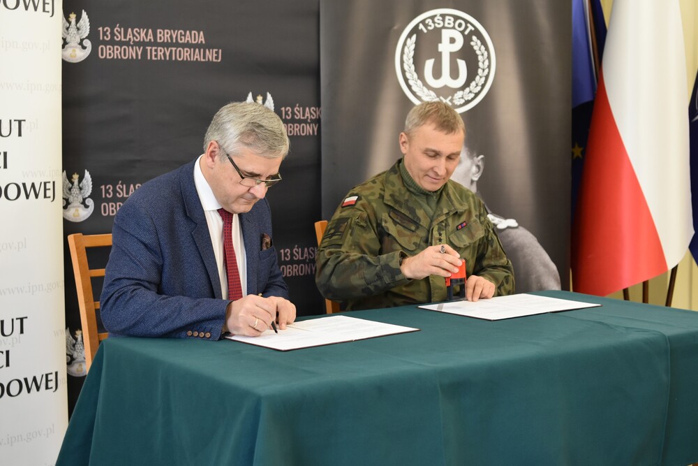 Porozumienie o współpracy 13. Śląskiej Brygady Obrony Terytorialnej z katowickim Oddziałem IPN. Fot. Krzysztof Łojko/IPN.