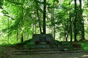 Suszec – pomnik, w którym została umieszczona urna z prochami więźniów; znajduje się w lesie przy ulicy Pszczyńskiej.