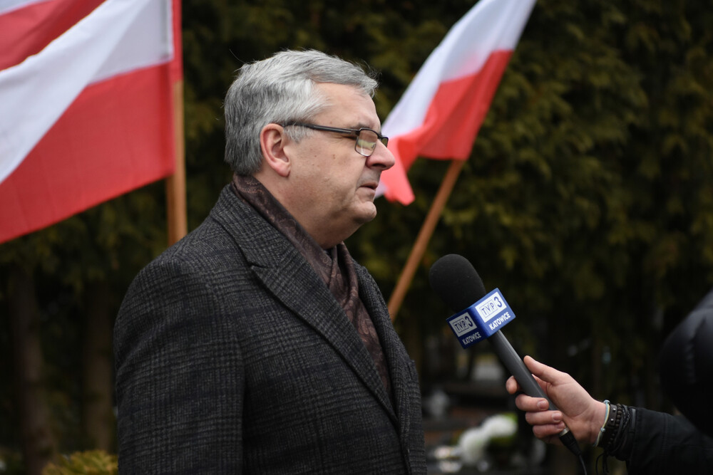 Katowicki IPN upamiętnił żołnierzy Armii Krajowej spoczywających na cmentarzu w Katowicach. Fot. Krzysztof Łojko/IPN