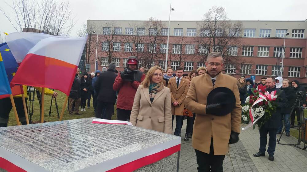 Odsłonięto kamień upamiętniający Niezależne Zrzeszenie Studentów w Katowicach. Fot. Monika Kobylańska/IPN
