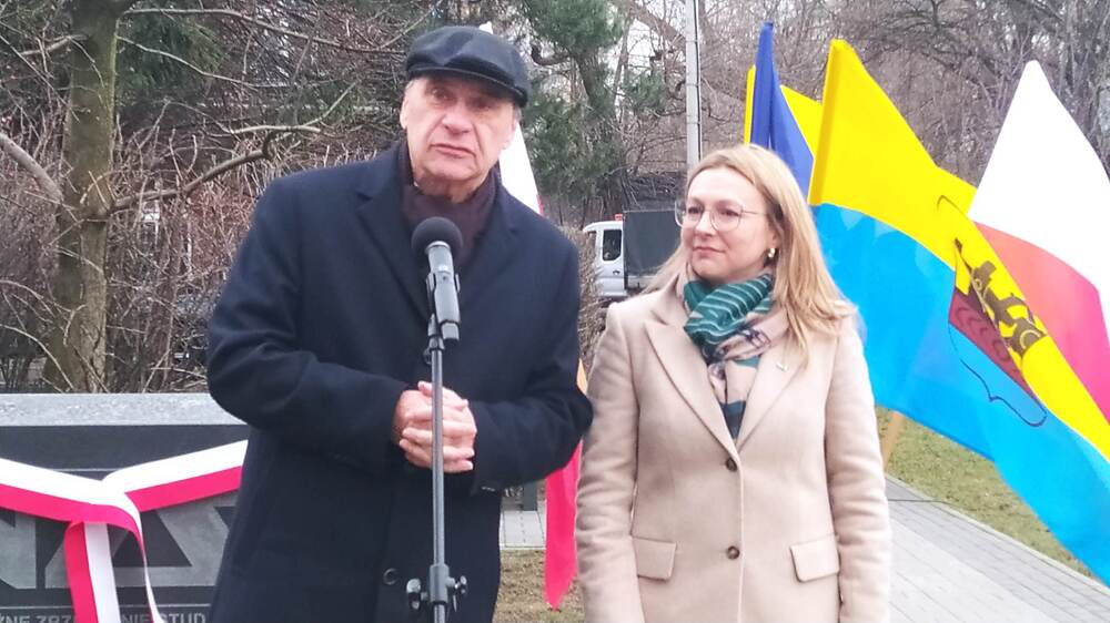 Odsłonięto kamień upamiętniający Niezależne Zrzeszenie Studentów w Katowicach. Fot. Monika Kobylańska/IPN