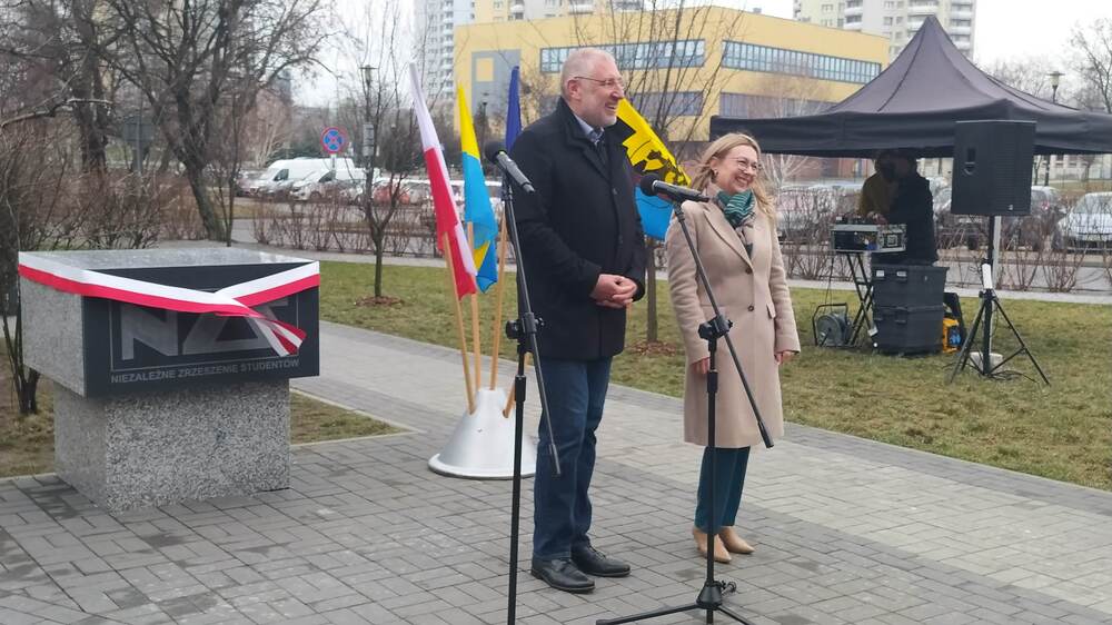 Odsłonięto kamień upamiętniający Niezależne Zrzeszenie Studentów w Katowicach. Fot. Monika Kobylańska/IPN