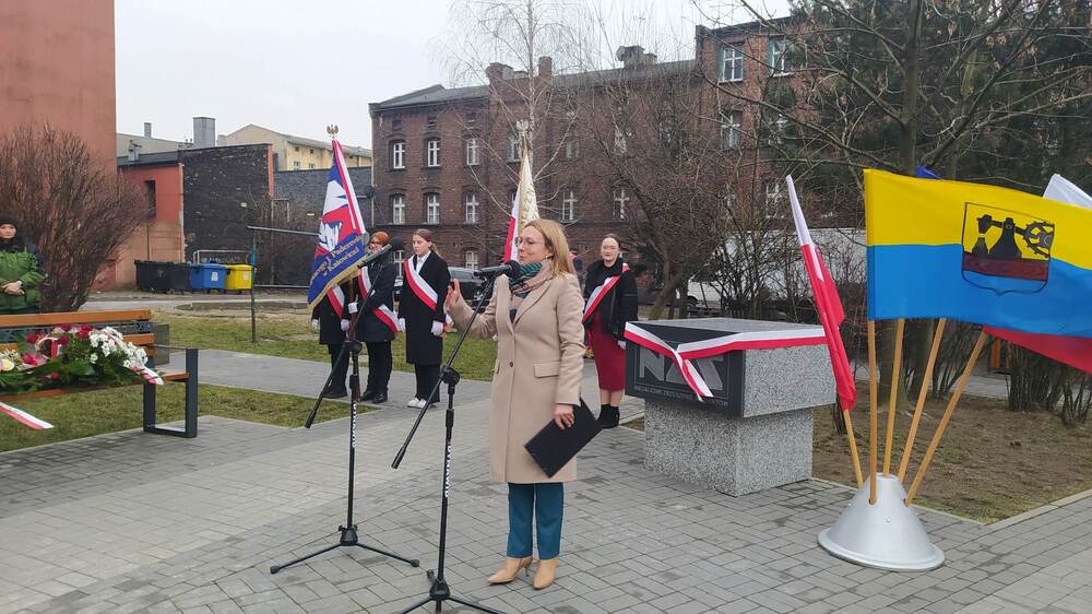 Odsłonięto kamień upamiętniający Niezależne Zrzeszenie Studentów w Katowicach. Fot. Monika Kobylańska/IPN