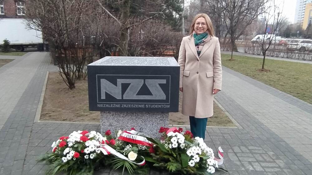 Odsłonięto kamień upamiętniający Niezależne Zrzeszenie Studentów w Katowicach. Fot. Monika Kobylańska/IPN