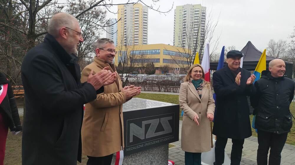 Odsłonięto kamień upamiętniający Niezależne Zrzeszenie Studentów w Katowicach. Fot. Monika Kobylańska/IPN
