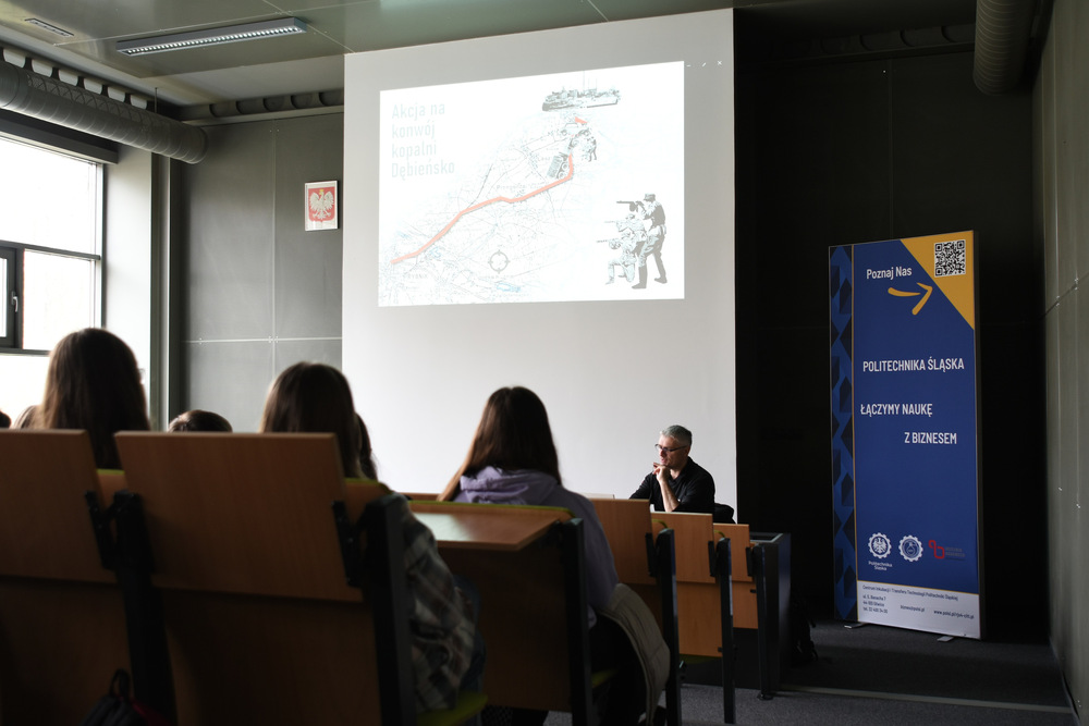 Ostatnie spotkanie w ramach projektu edukacyjnego "Łączka i inne miejsca poszukiwań" - zajęciach edukacyjnych w terenie. 21 marca 2023 r. - Gliwice. Fot.: IPN / Krzysztof Łojko