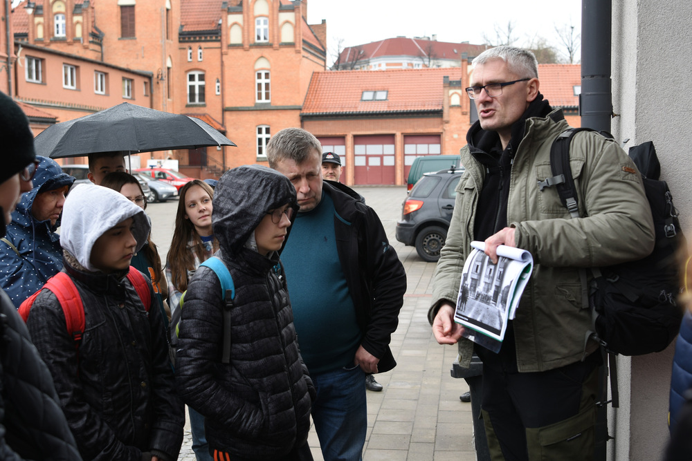 Ostatnie spotkanie w ramach projektu edukacyjnego "Łączka i inne miejsca poszukiwań" - zajęciach edukacyjnych w terenie. 21 marca 2023 r. - Gliwice. Fot.: IPN / Krzysztof Łojko