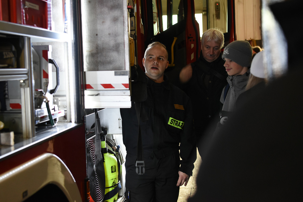 Ostatnie spotkanie w ramach projektu edukacyjnego "Łączka i inne miejsca poszukiwań" - zajęciach edukacyjnych w terenie. 21 marca 2023 r. - Gliwice. Fot.: IPN / Krzysztof Łojko
