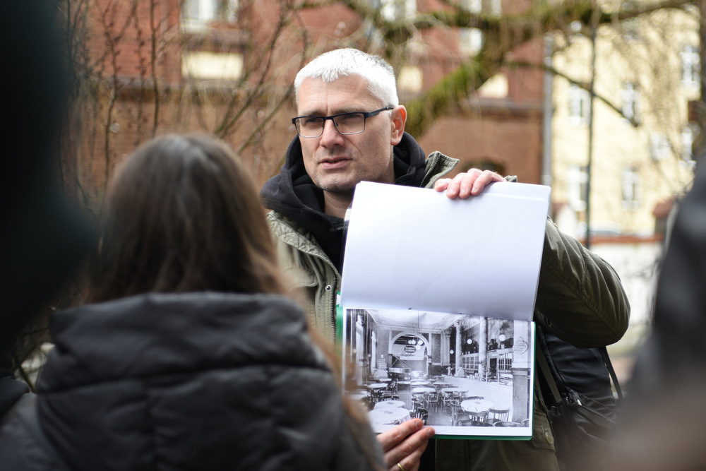 Ostatnie spotkanie w ramach projektu edukacyjnego "Łączka i inne miejsca poszukiwań" - zajęciach edukacyjnych w terenie. 21 marca 2023 r. - Gliwice. Fot.: IPN / Krzysztof Łojko