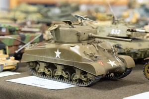 Model czołgu Sherman wykonany przez Antoniego Grochowalskiego. Fot.: IPN Krzysztof Łojko