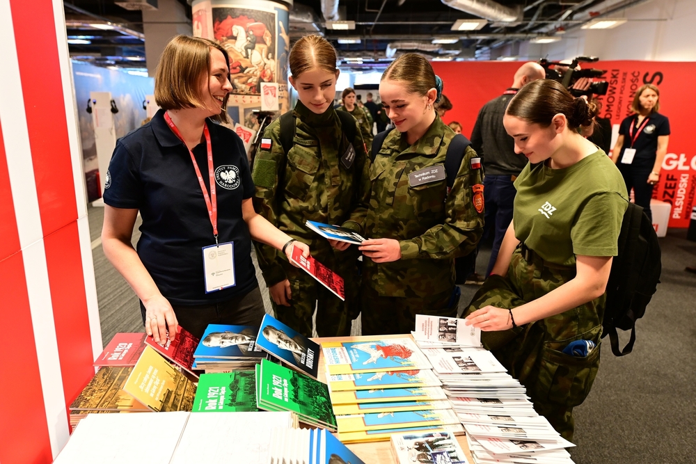 Oddział IPN w Katowicach podczas pierwszego dnia Kongresu Pamięci Narodowej. 13 kwietnia 2023 r. Fot.: K. Łojko