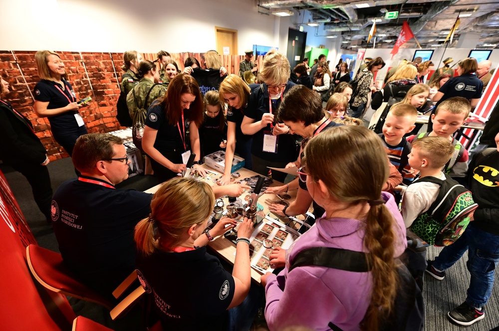 Oddział IPN w Katowicach podczas pierwszego dnia Kongresu Pamięci Narodowej. 13 kwietnia 2023 r. Fot.: K. Łojko