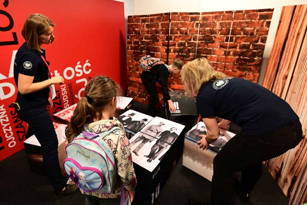 Oddział IPN w Katowicach podczas pierwszego dnia Kongresu Pamięci Narodowej. 13 kwietnia 2023 r. Fot.: K. Łojko