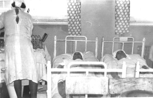 Podczas akcji oddawania krwi, pierwsza połowa lat sześćdziesiątych XX w.