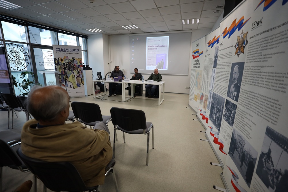 Spotkanie z dr. Jakubem Gałęziowskim, autorem książki „Niedopowiedziane biografie. Polskie dzieci urodzone z powodu wojny“. Fot. Marzena Bugała-Astaszow/Dziennik Zachodni