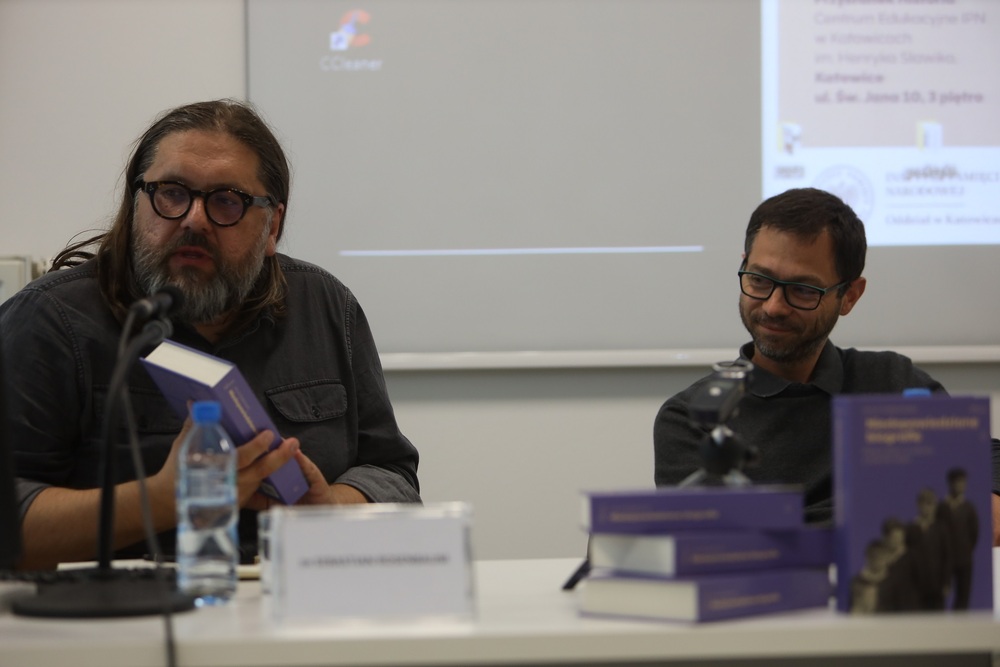 Spotkanie z dr. Jakubem Gałęziowskim, autorem książki „Niedopowiedziane biografie. Polskie dzieci urodzone z powodu wojny“. Fot. Marzena Bugała-Astaszow/Dziennik Zachodni