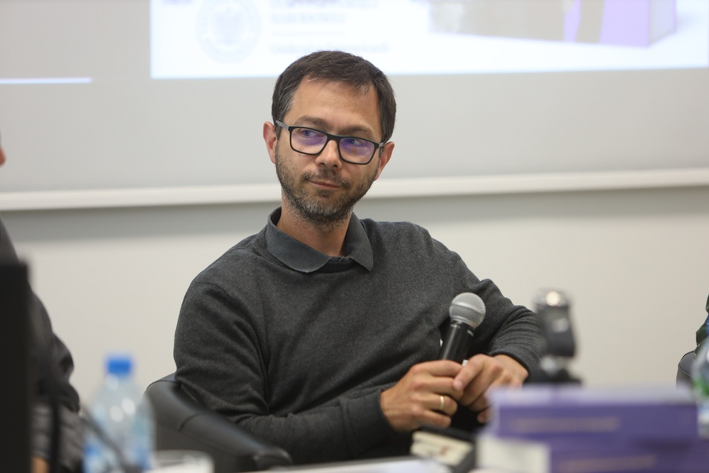 Spotkanie z dr. Jakubem Gałęziowskim, autorem książki „Niedopowiedziane biografie. Polskie dzieci urodzone z powodu wojny“. Fot. Marzena Bugała-Astaszow/Dziennik Zachodni