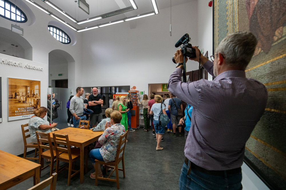 Uczestnicy XVII Polonijnych Spotkań z Historia Najnowszą podczas zwiedzania Nikiszowca. Fot. Krzysztof Łojko/IPN