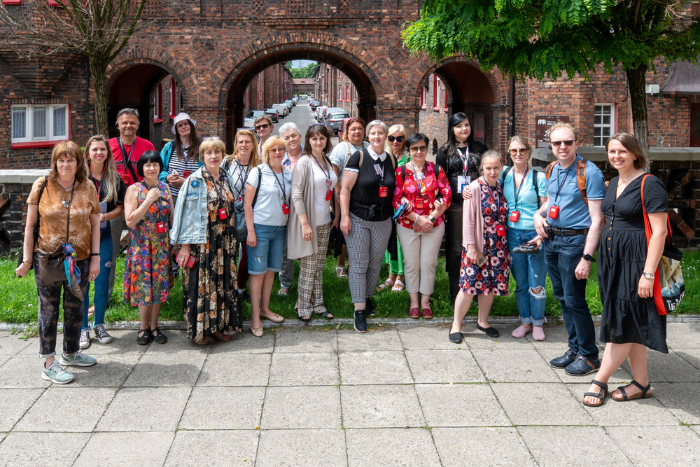 Uczestnicy XVII Polonijnych Spotkań z Historia Najnowszą podczas zwiedzania Nikiszowca. Fot. Krzysztof Łojko/IPN