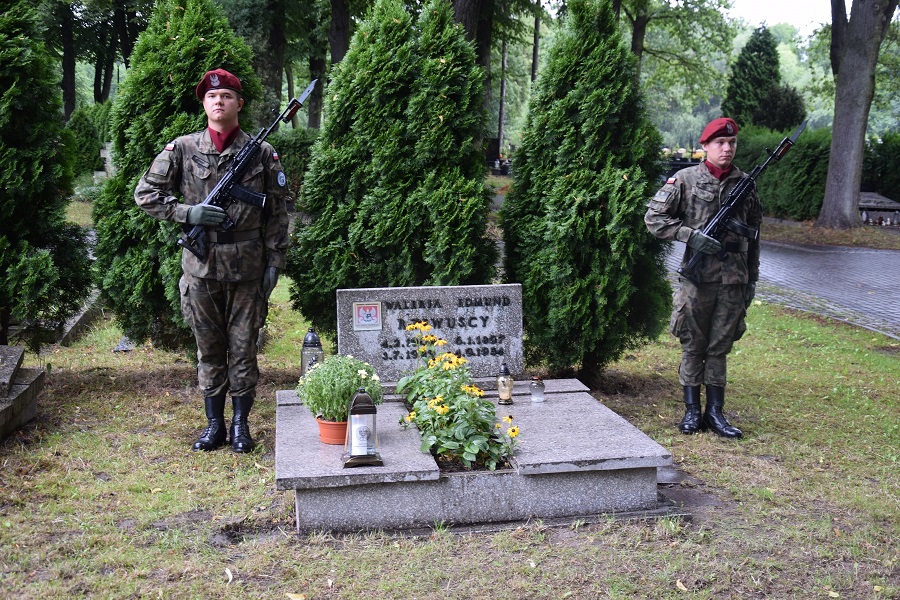Upamiętnienie Edmunda Krzywdy-Rzewuskiego w 79. rocznicę wybuchu powstania warszawskiego w Gliwicach. Fot. Danuta Mikoda/IPN