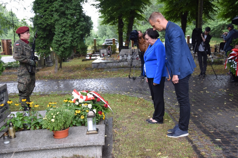 Upamiętnienie Edmunda Krzywdy-Rzewuskiego w 79. rocznicę wybuchu powstania warszawskiego w Gliwicach. Fot. Danuta Mikoda/IPN