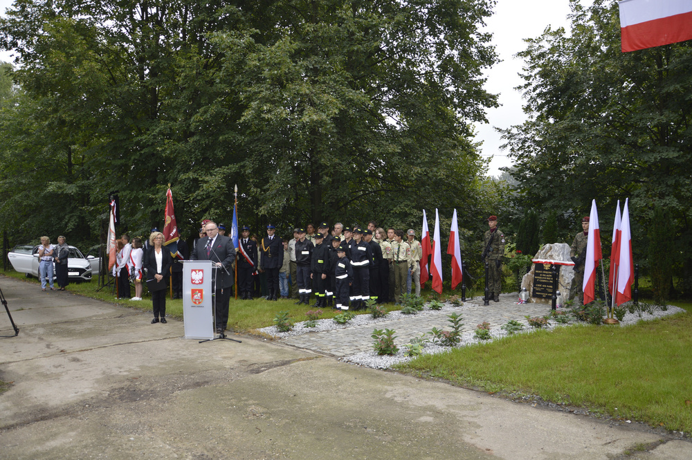 Upamiętnienie 10 bezimiennych Polaków rozstrzelanych przez Niemców w czerwcu 1942 r. w Międzyrzeczu Górnym, 23 sierpnia 2023. Fot.: UG Jasienica