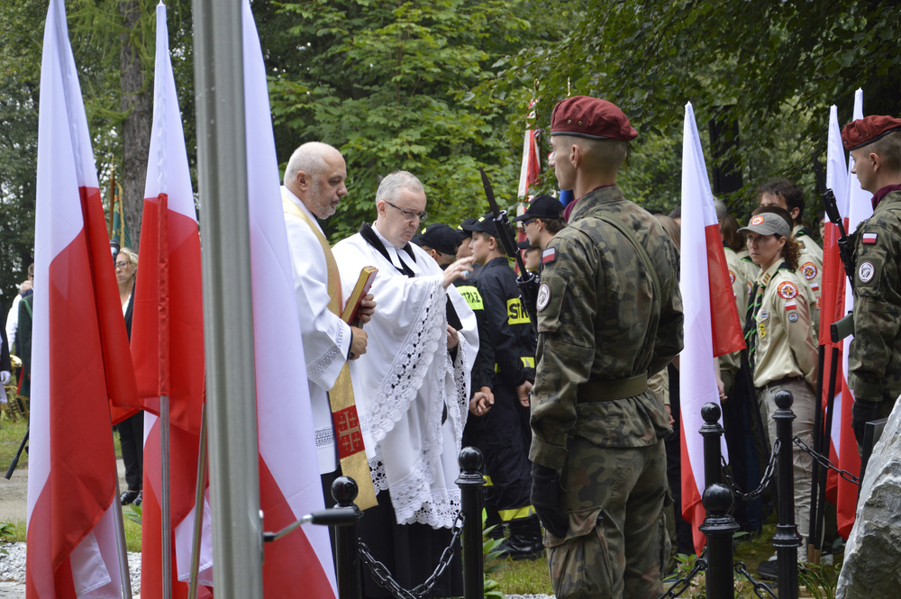 Upamiętnienie 10 bezimiennych Polaków rozstrzelanych przez Niemców w czerwcu 1942 r. w Międzyrzeczu Górnym, 23 sierpnia 2023. Fot.: UG Jasienica