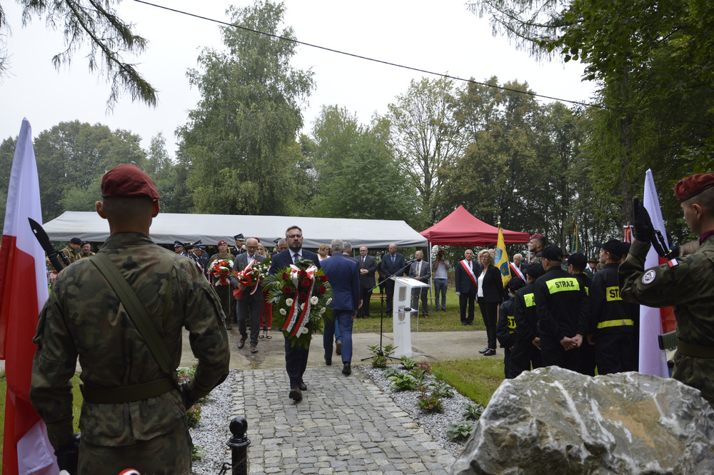 Upamiętnienie 10 bezimiennych Polaków rozstrzelanych przez Niemców w czerwcu 1942 r. w Międzyrzeczu Górnym, 23 sierpnia 2023. Fot.: UG Jasienica