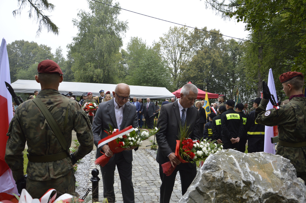 Upamiętnienie 10 bezimiennych Polaków rozstrzelanych przez Niemców w czerwcu 1942 r. w Międzyrzeczu Górnym, 23 sierpnia 2023. Fot.: UG Jasienica