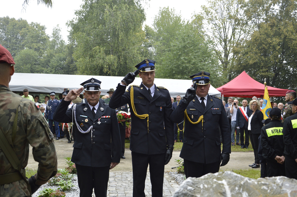 Upamiętnienie 10 bezimiennych Polaków rozstrzelanych przez Niemców w czerwcu 1942 r. w Międzyrzeczu Górnym, 23 sierpnia 2023. Fot.: UG Jasienica